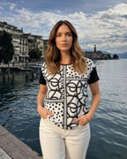 Halbarm Shirt im exklusiven Schwarz-Weiß Mustermix – „Style & Elegance“