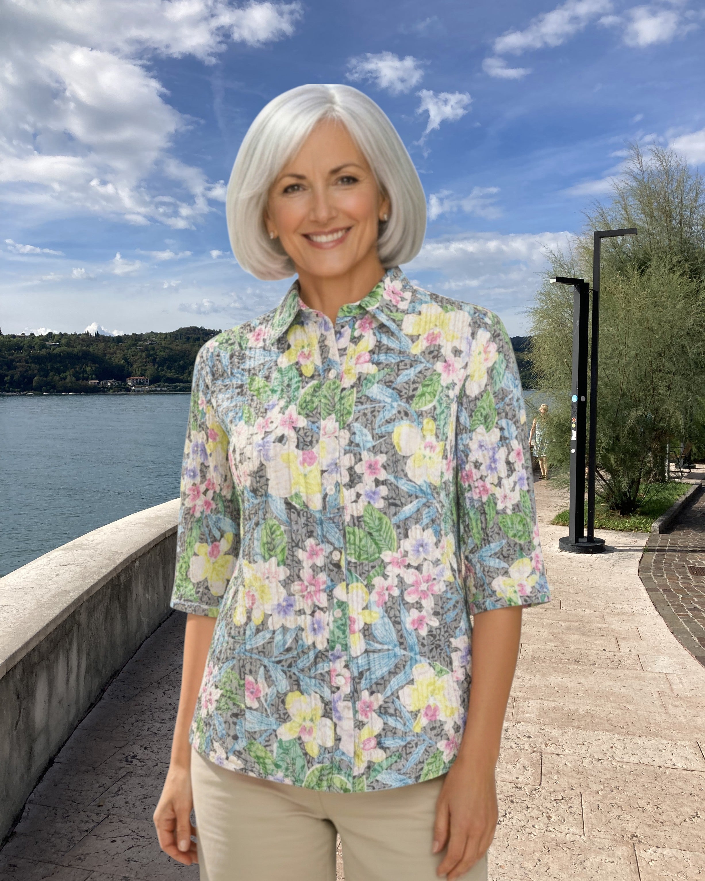 1/2 Arm Ausbrenner-Crashbluse Multicolor – Leichte Bluse auf dunkelblauem Fond