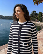 Maritime Strickjacke Navy/Weiß – Hochwertige Strickjacke mit maritimen Knöpfen