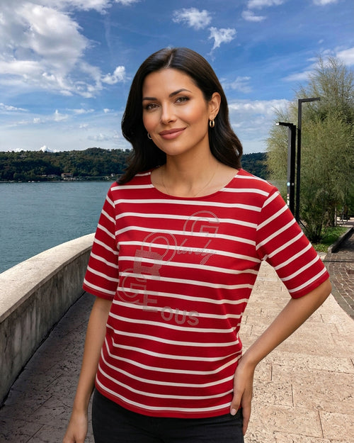 Rotes T-Shirt mit Streifen &amp; Print – Modern, bequem &amp; vielseitig