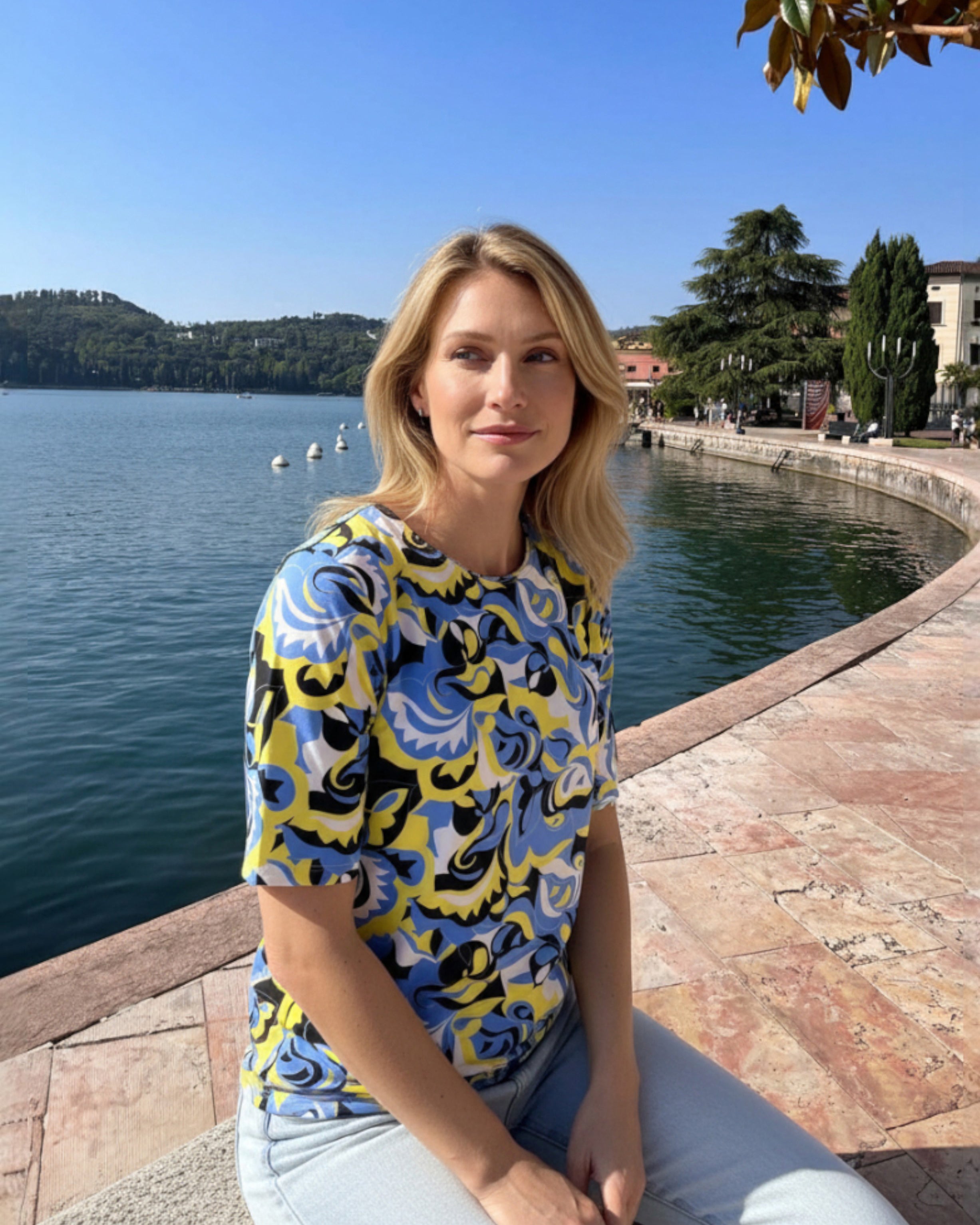 Shirt mit verlängertem 1/2 Arm – Stylisches Statement in Blau & Gelb