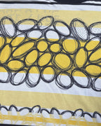 T-Shirt mit Allover-Print – Modisches Kurzarmshirt in Gelb, Schwarz & Weiß
