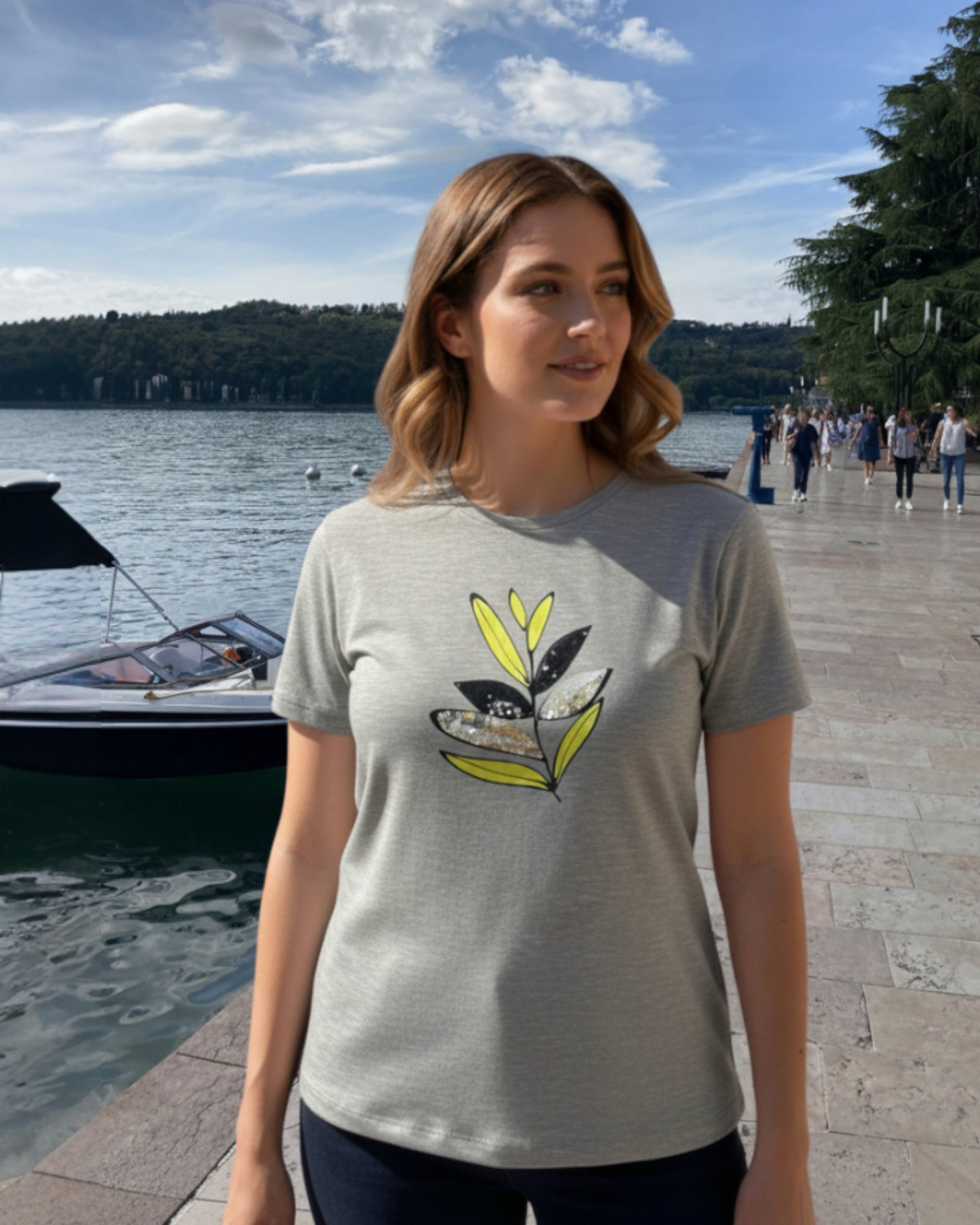 T-Shirt mit Print & Pailletten