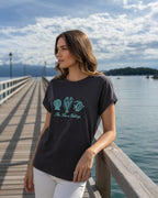 Shirt „The Sea Is Calling“ – Sommer, Stil & Meeresliebe