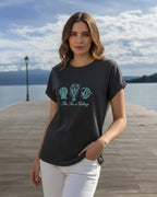 Shirt „The Sea Is Calling“ – Sommer, Stil & Meeresliebe