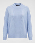 Klassischer Strickpullover mit Zopfmuster