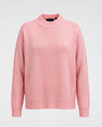 Klassischer Strickpullover mit Zopfmuster