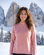 Klassischer Strickpullover mit Zopfmuster