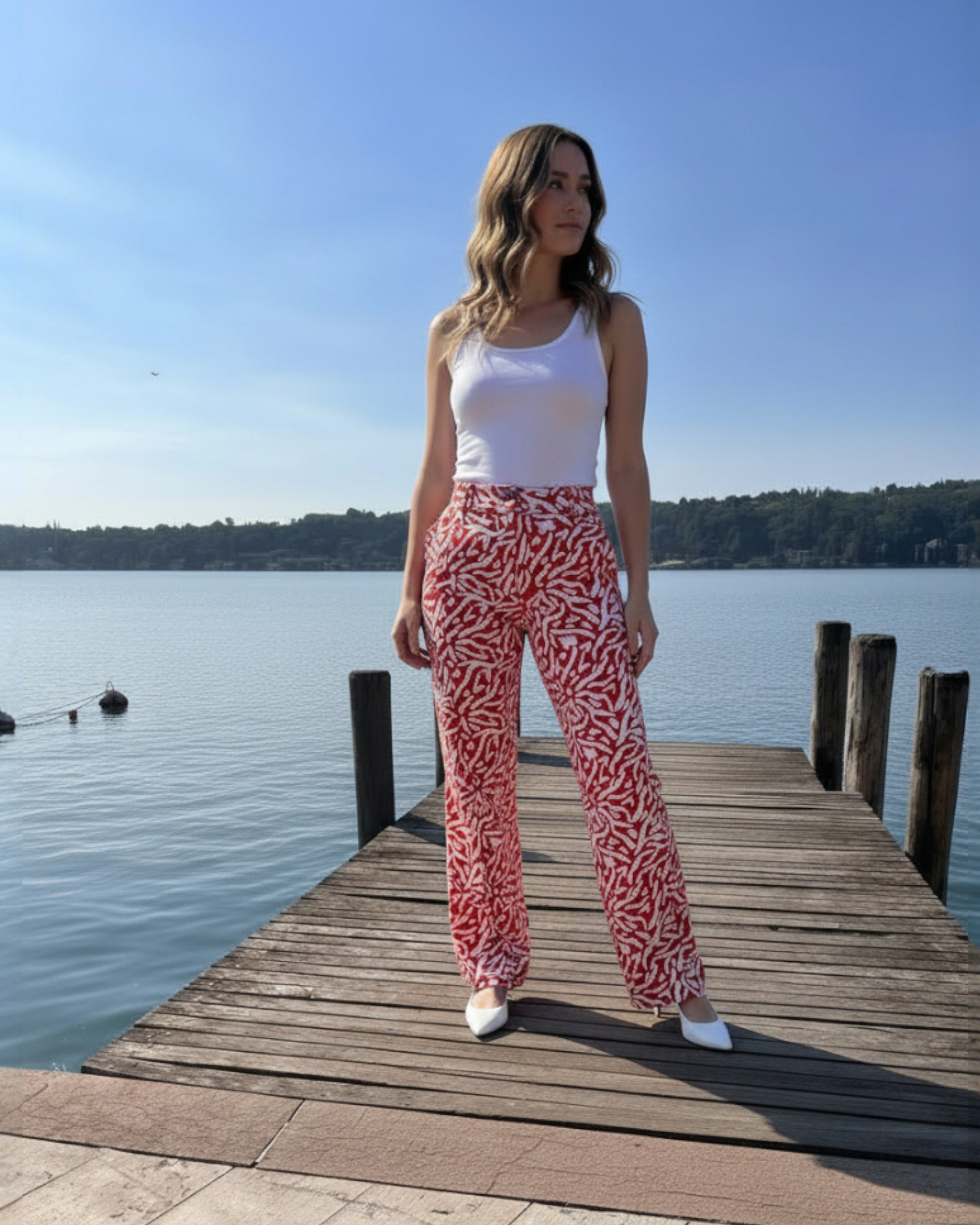 Auffällige 7/8 Statement-Hose in Rot-Weiß – dein perfekter Blickfang!